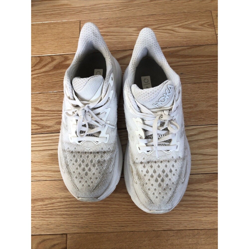 Size 6B - Hoka One One Clifton 9 Triple White Pre-Owned